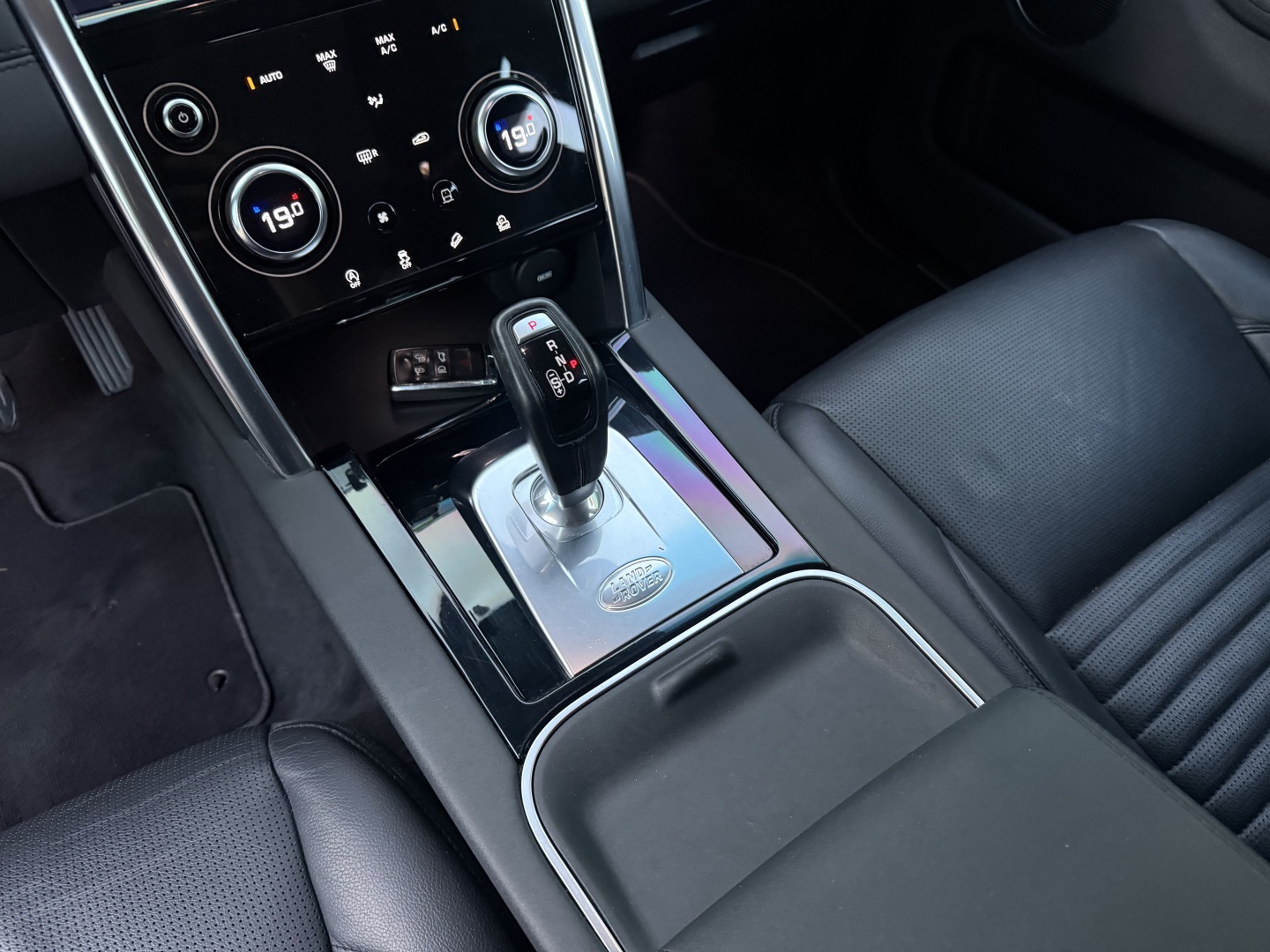LAND ROVER DISCOVERY SPORT 2.0 P250 TURBO FLEX R-DYNAMIC SE AUTOMÁTICO — foto 9