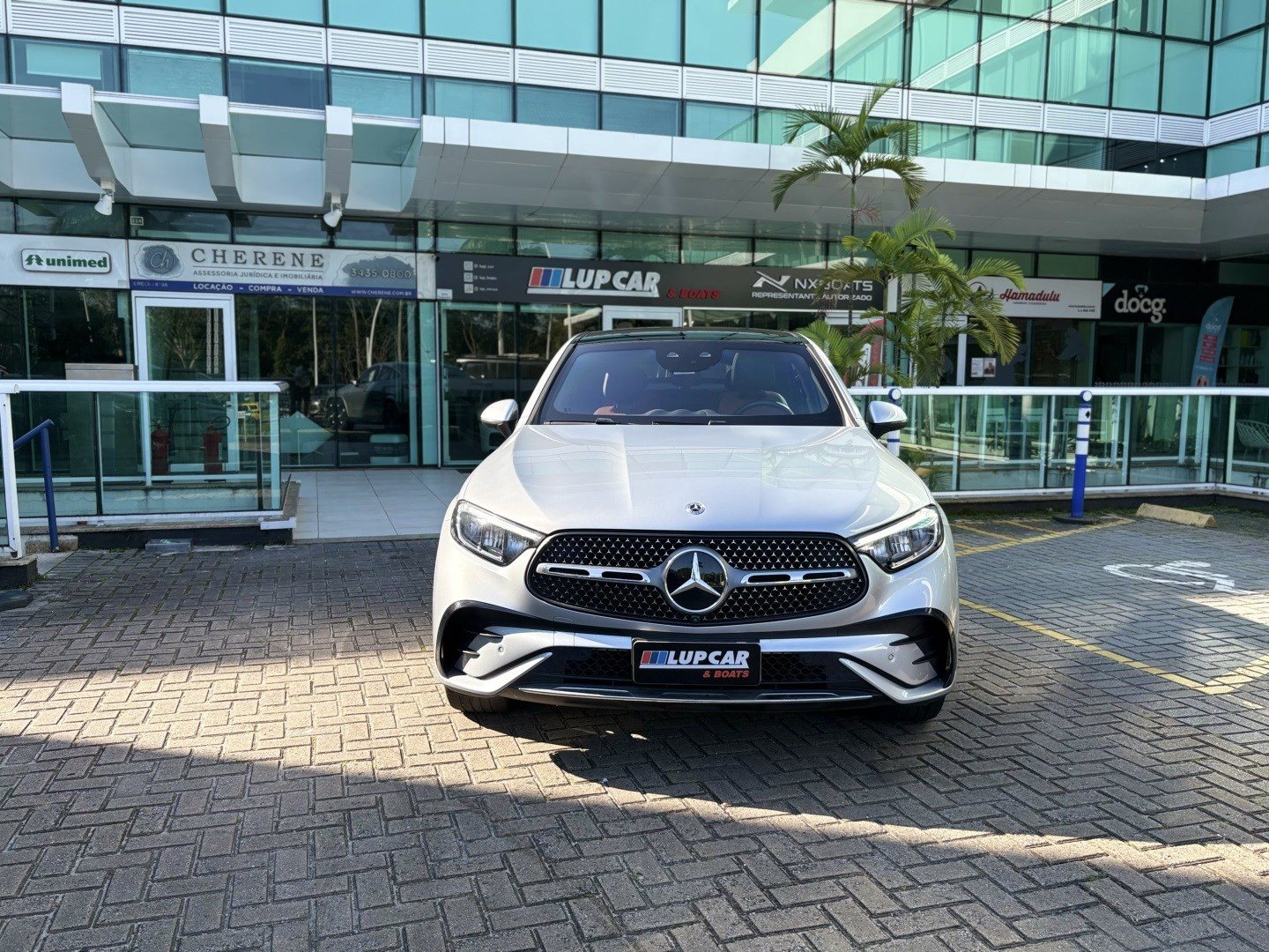 MERCEDES-BENZ GLC 300 2.0 MHEV AMG LINE COUPÉ 4MATIC 9G-TRONIC — foto 2