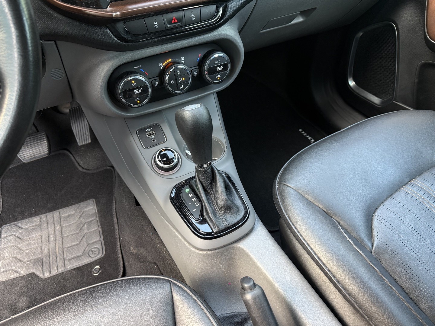 FIAT TORO 2.0 16V TURBO DIESEL VOLCANO 4WD AT9 — foto 10