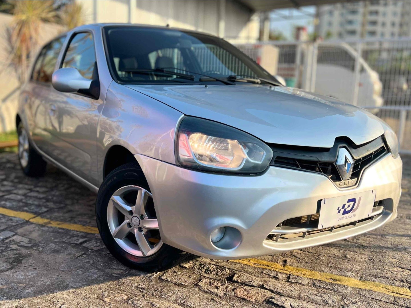 RENAULT CLIO 1.0 EXPRESSION 16V FLEX 4P MANUAL