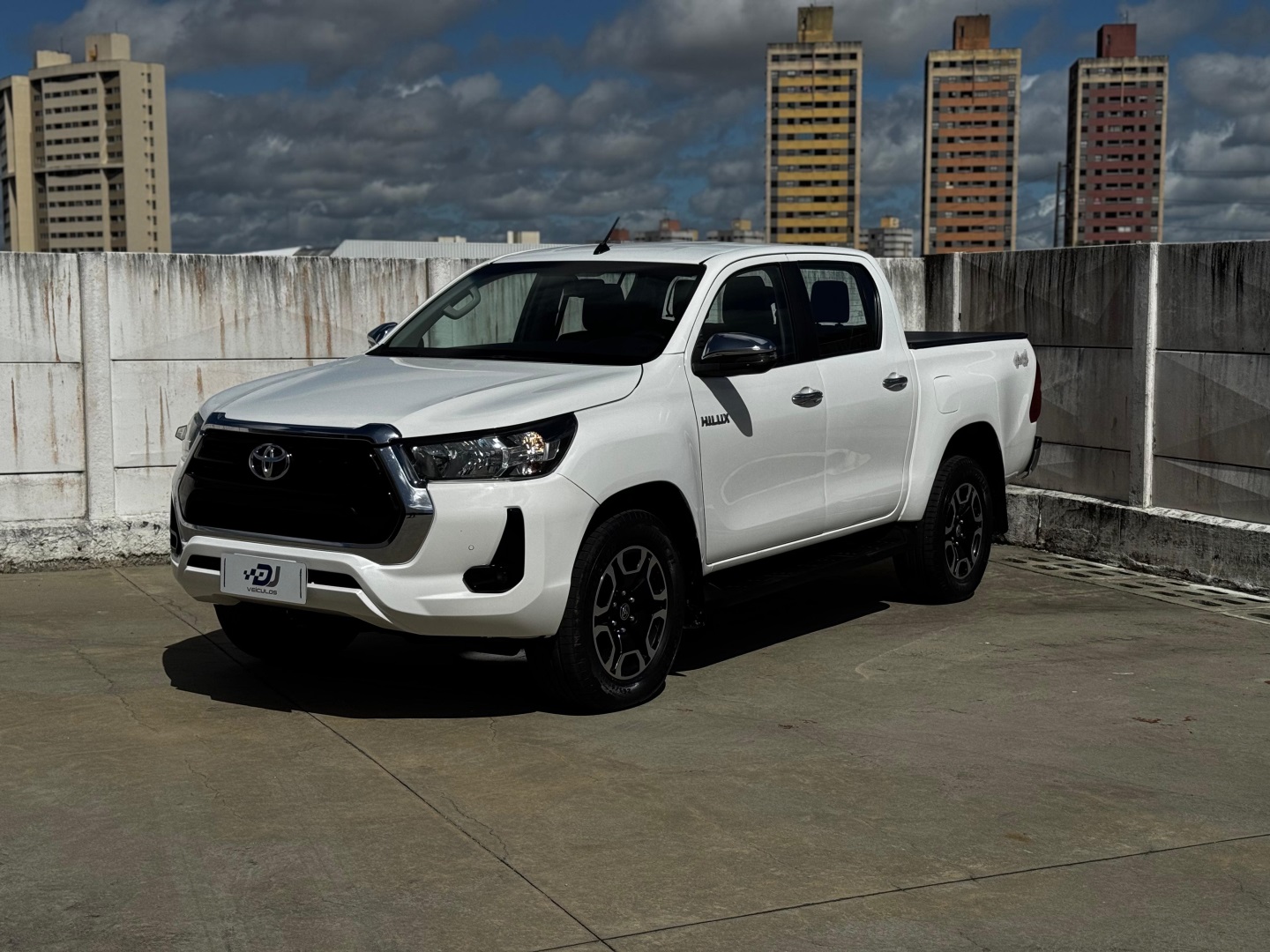 TOYOTA HILUX 2.8 D-4D TURBO DIESEL CD SRV 4X4 AUTOMÁTICO