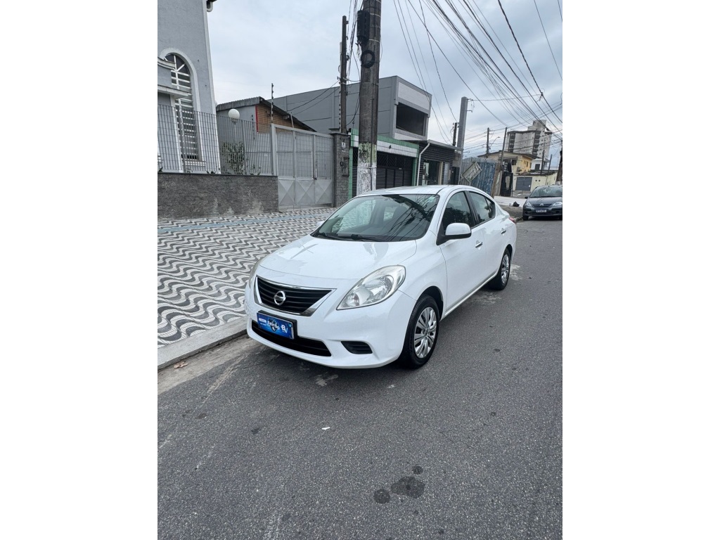 NISSAN VERSA