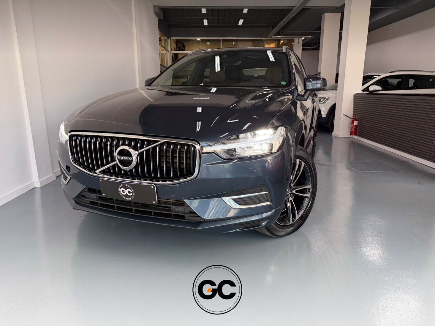 VOLVO XC60 2.0 T8 HYBRID MOMENTUM AWD GEARTRONIC