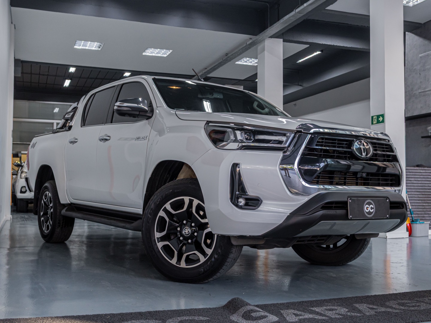 TOYOTA HILUX 2.8 D-4D TURBO DIESEL CD SRX 4X4 AUTOMÁTICO