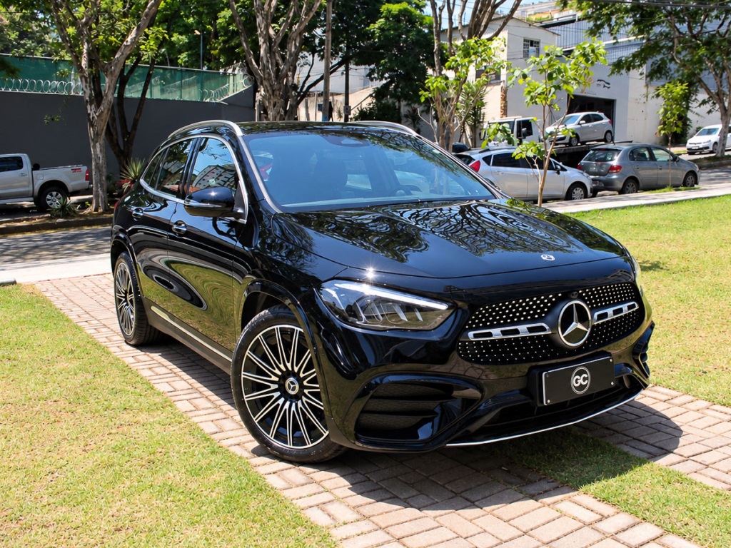 MERCEDES-BENZ GLA 200