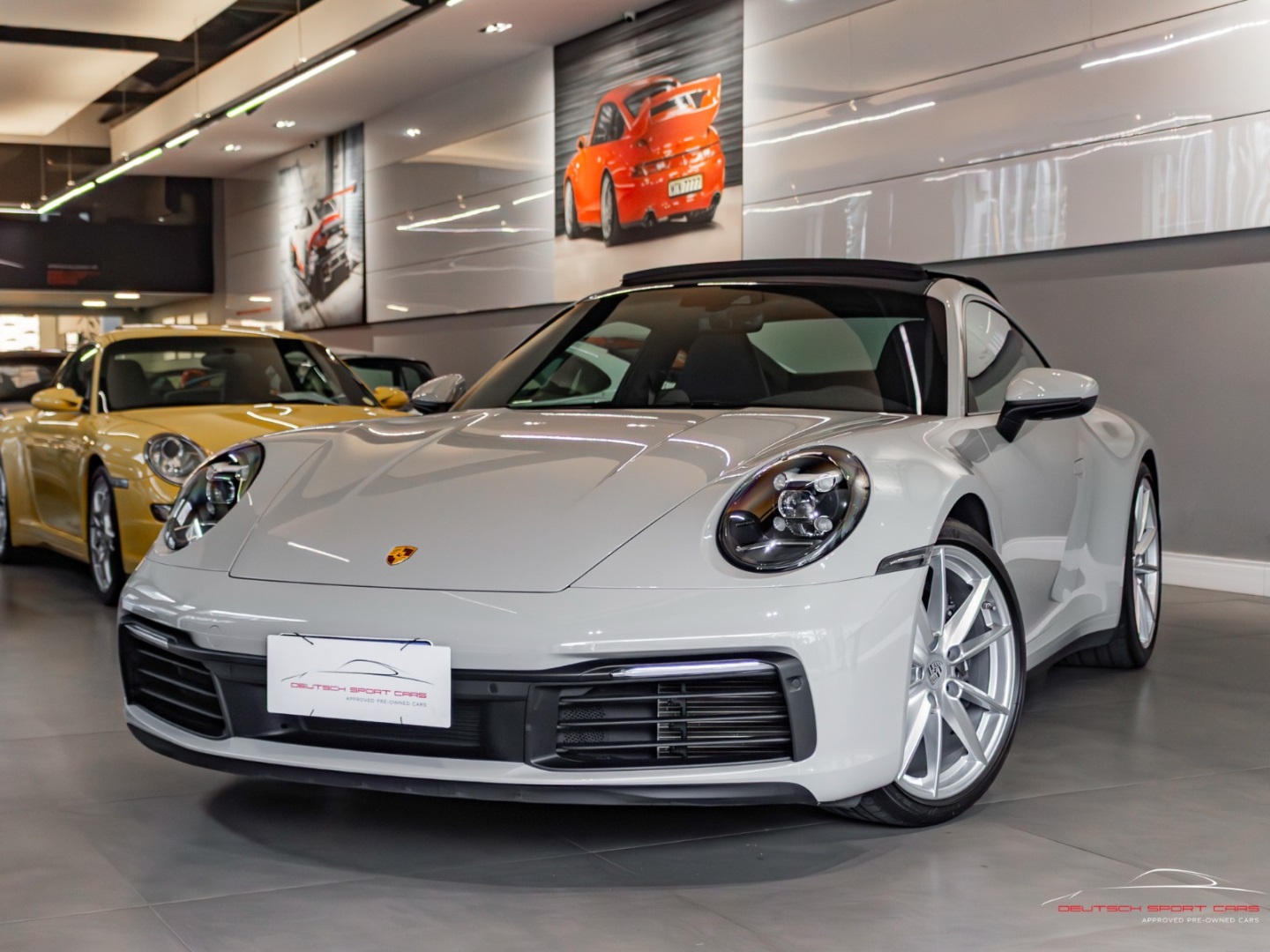 PORSCHE 911
