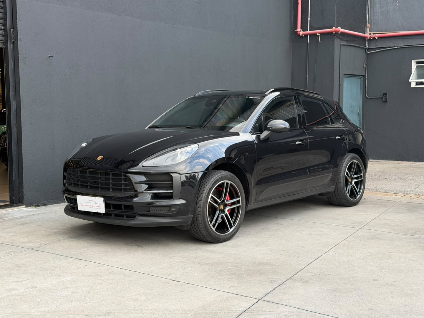 PORSCHE MACAN
