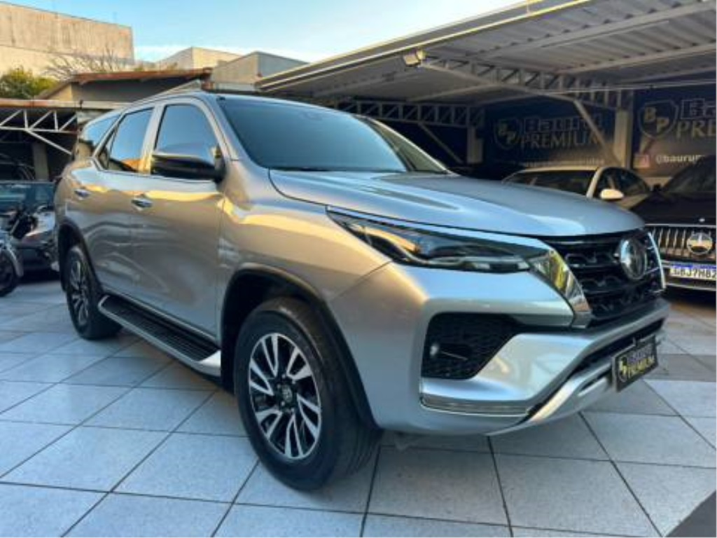 TOYOTA HILUX SW4
