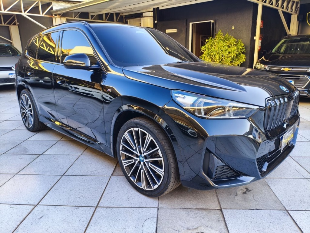 BMW iX1