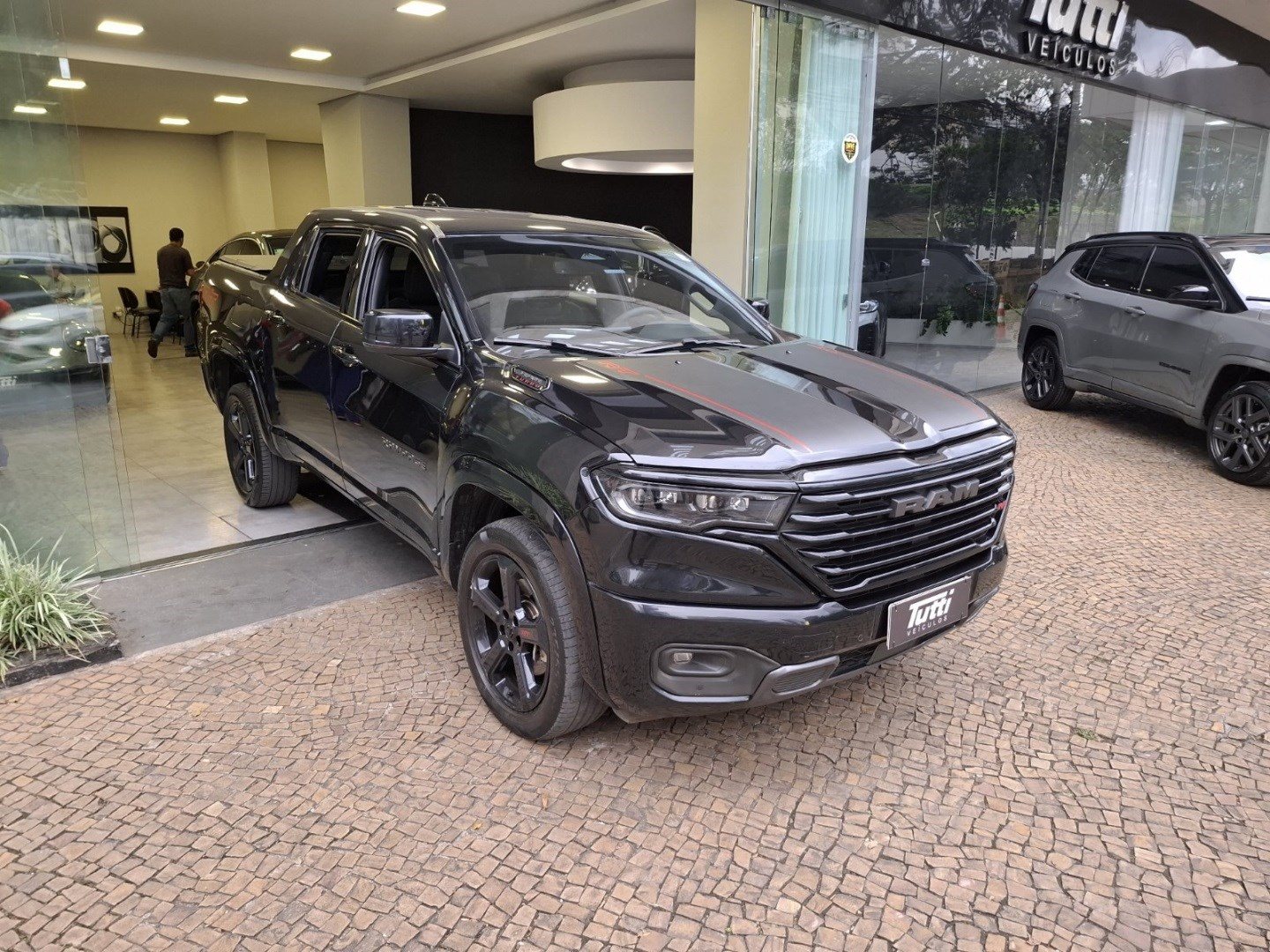 RAM RAMPAGE 2.0 HURRICANE 4 TURBO GASOLINA R/T 4X4 AUTOMÁTICO