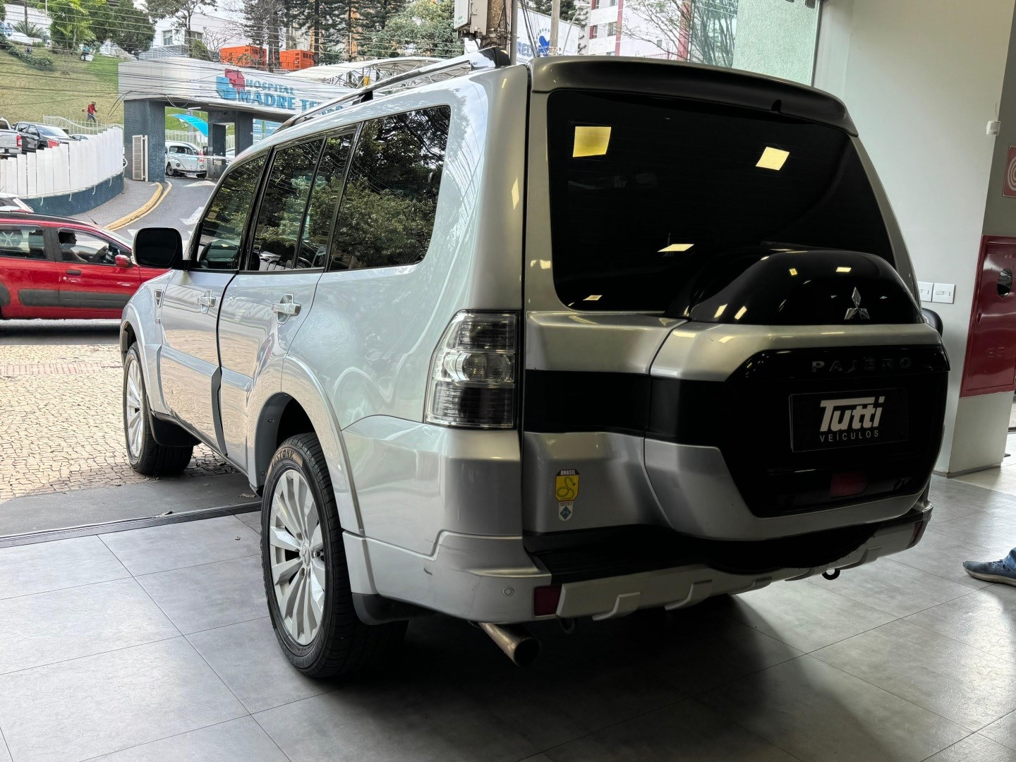 Mitsubishi PAJERO FULL 2015