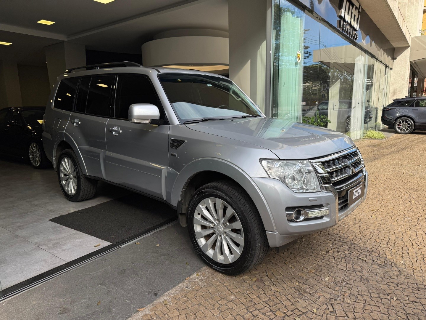 Mitsubishi PAJERO FULL 2015