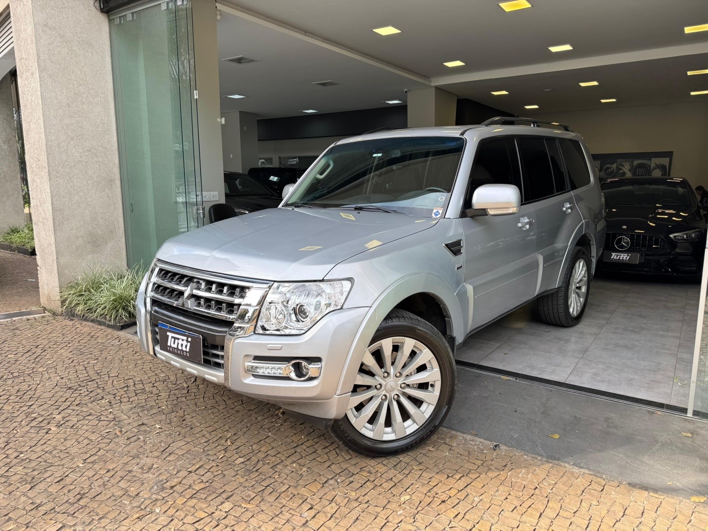 Mitsubishi PAJERO FULL 2015