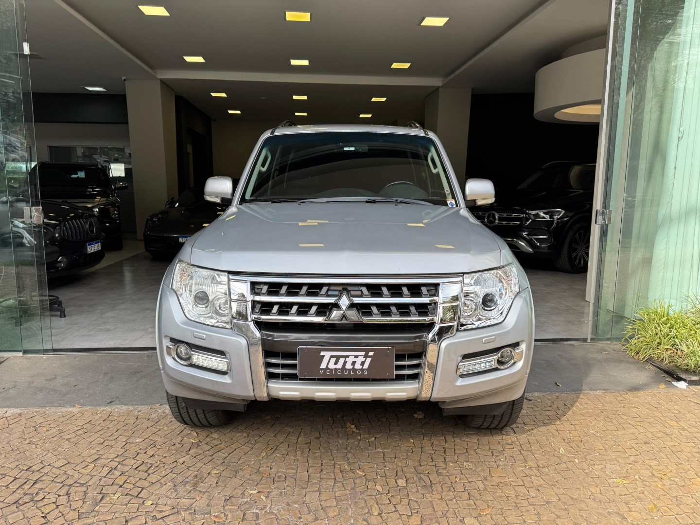 Mitsubishi PAJERO FULL 2015