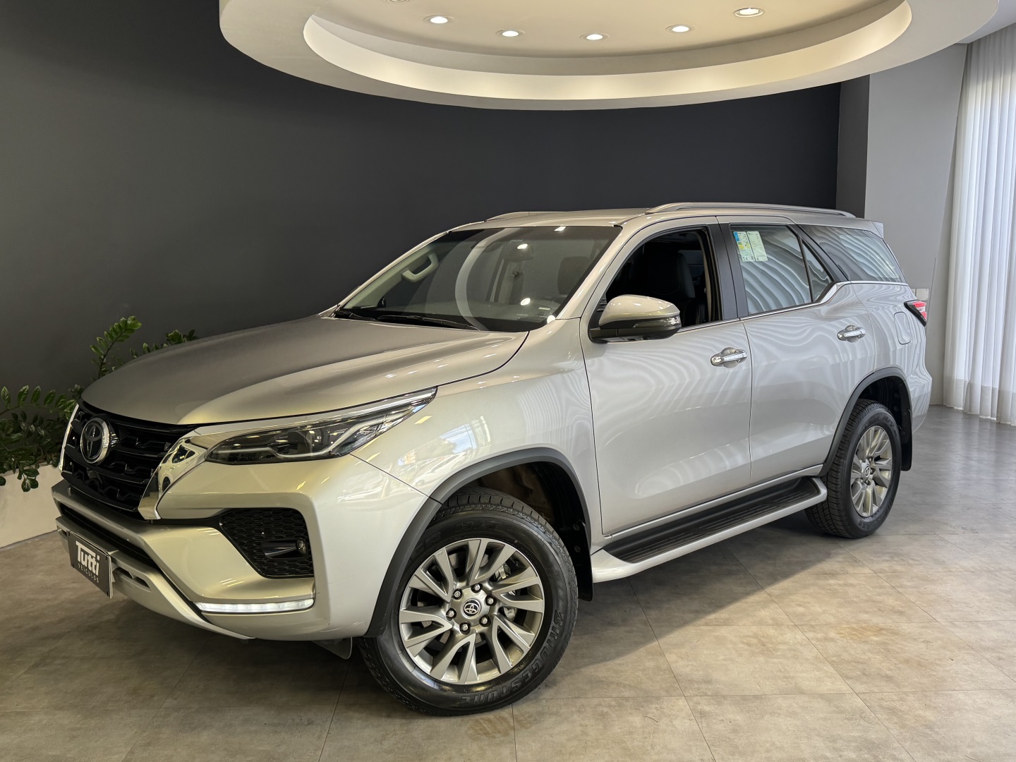 TOYOTA HILUX SW4 2.8 D-4D TURBO DIESEL SRX 7L 4X4 AUTOMÁTICO
