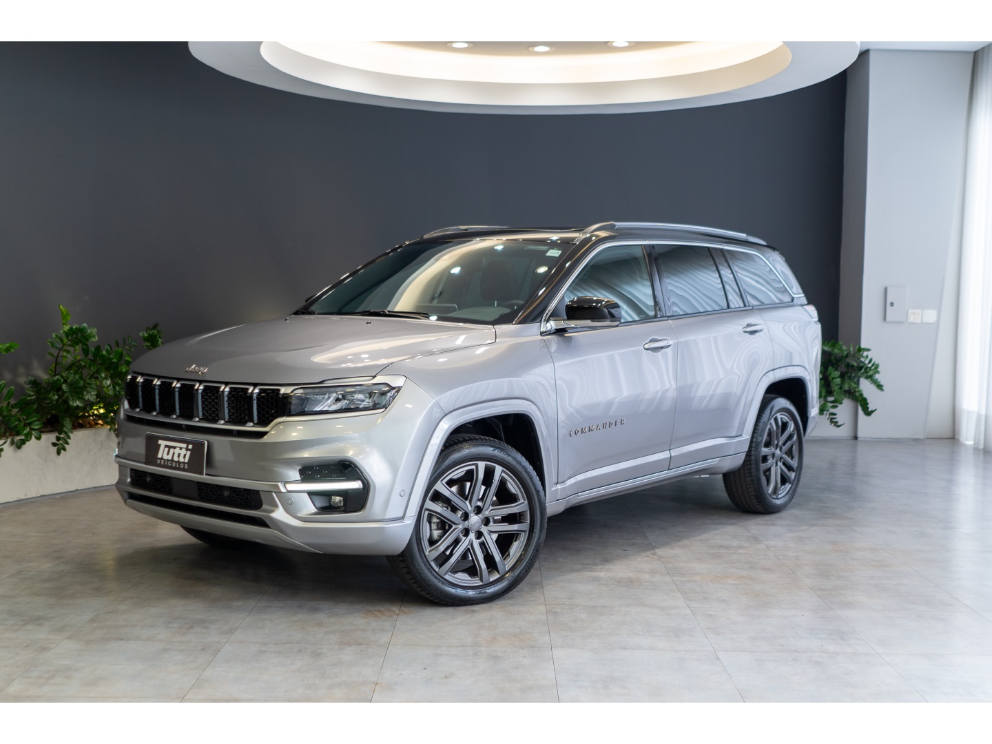JEEP COMMANDER 2.2 TURBO DIESEL OVERLAND AT9