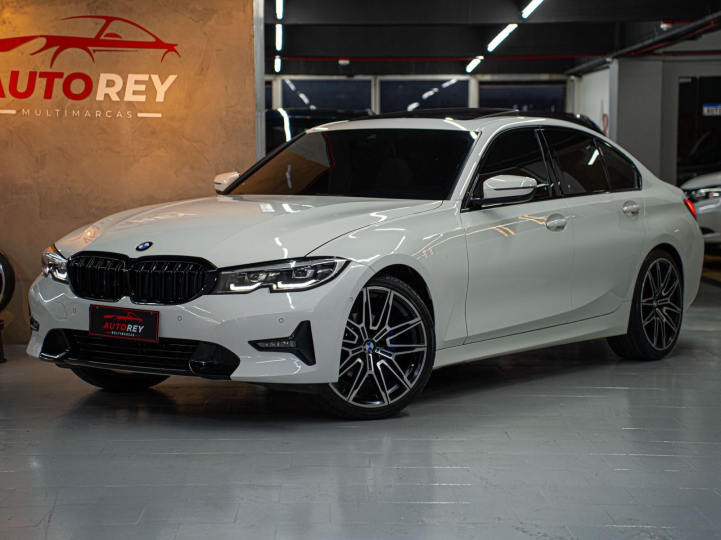 BMW 320i 2.0 16V TURBO GASOLINA SPORT AUTOMÁTICO