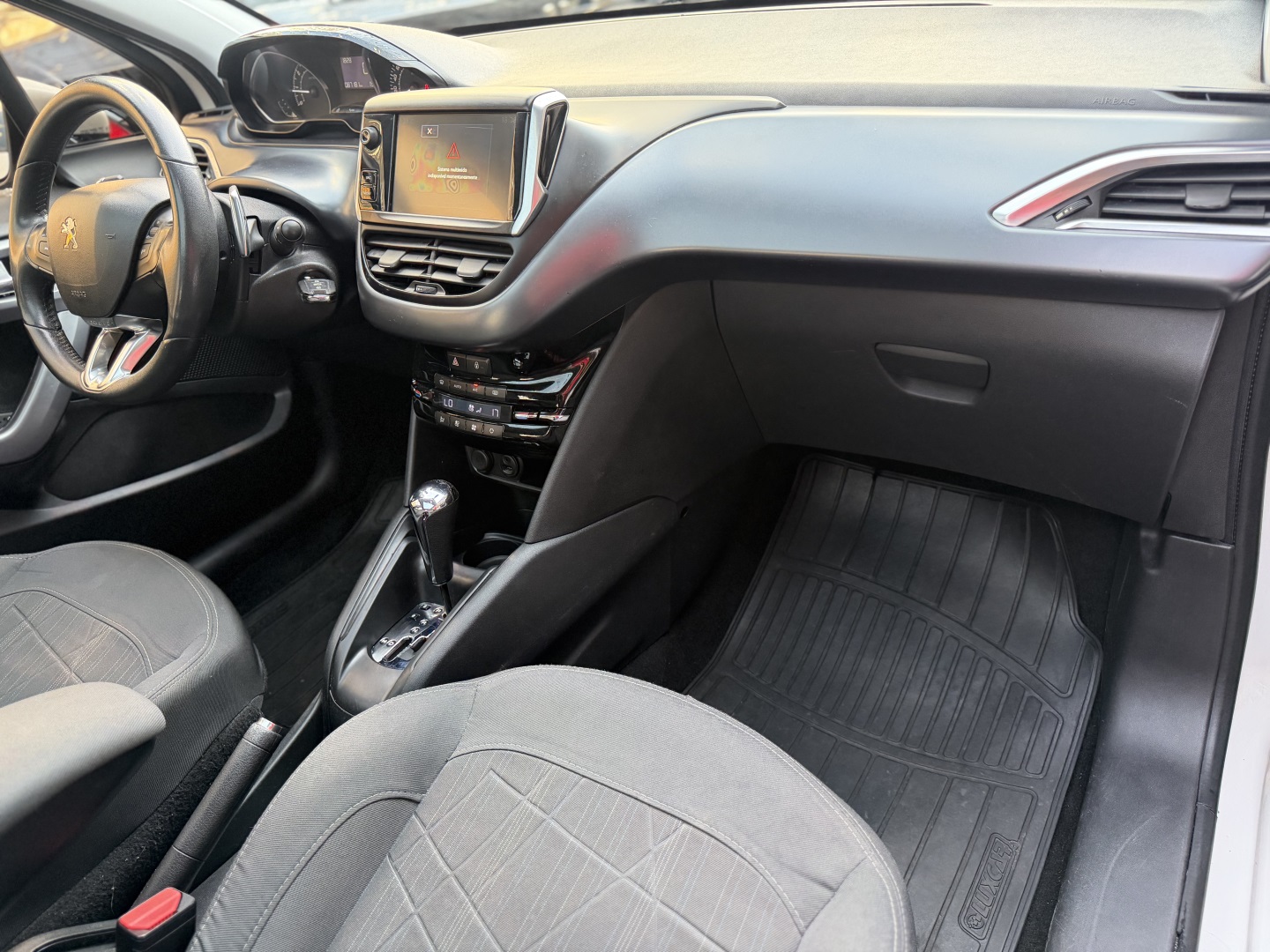 Peugeot 208 2015 à venda