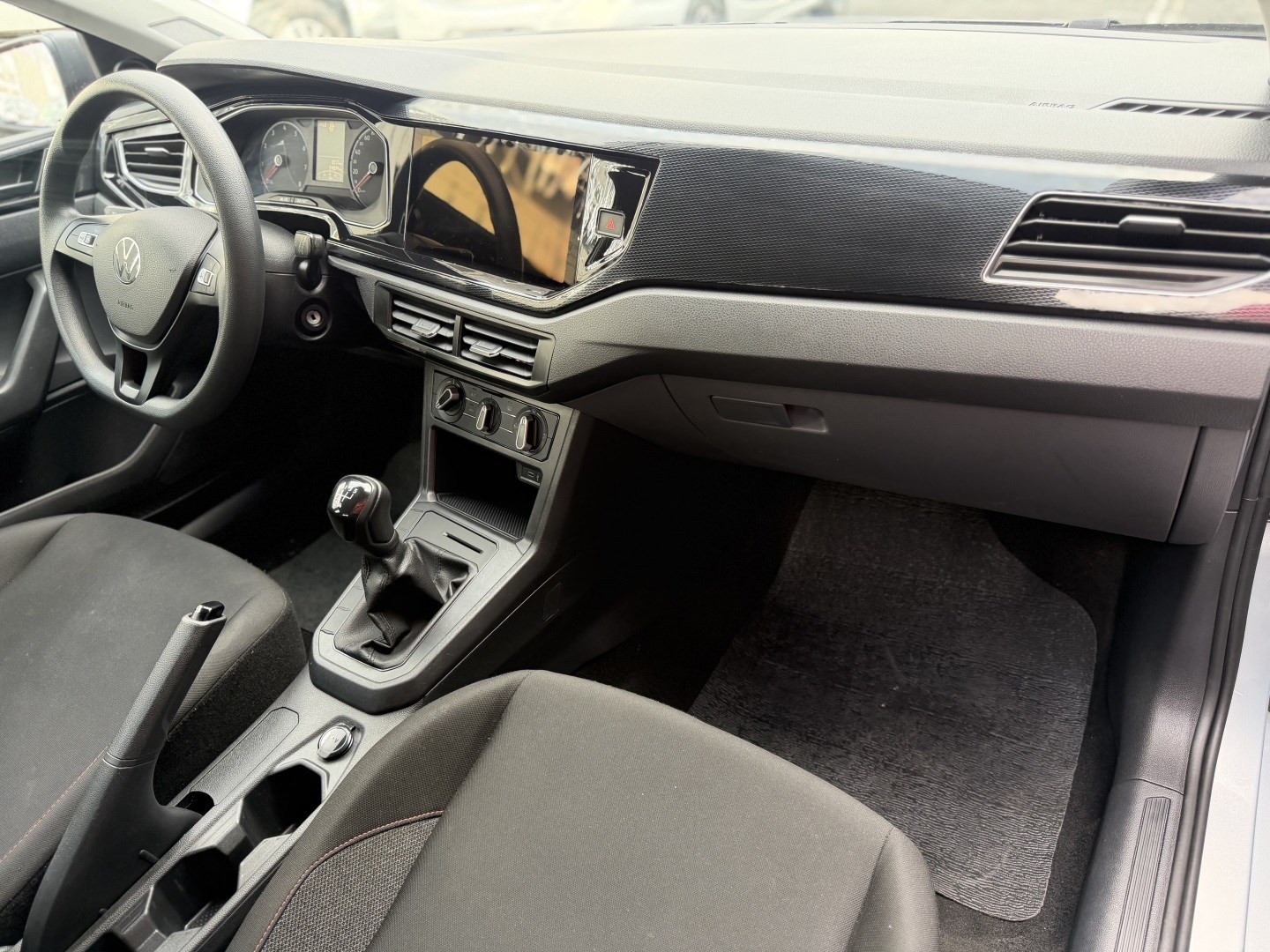 Volkswagen Polo 1.0 MPI Track Manual - foto 8