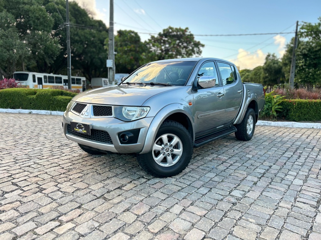 MITSUBISHI L200 TRITON 3.2 HPE 4X4 CD 16V TURBO INTERCOOLER DIESEL 4P AUTOMÁTICO