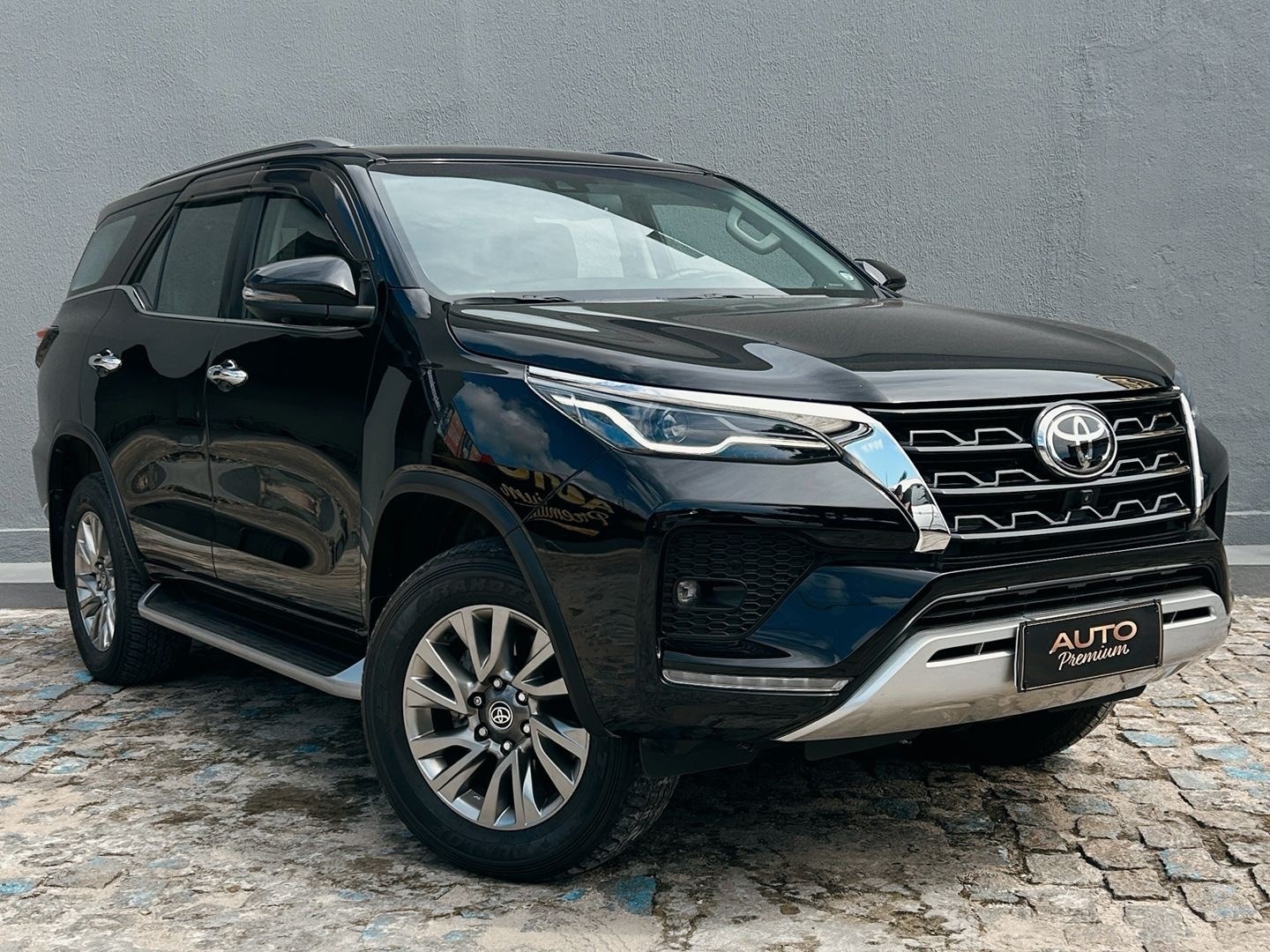 TOYOTA HILUX SW4 2.8 D-4D TURBO DIESEL SRX 7L 4X4 AUTOMÁTICO