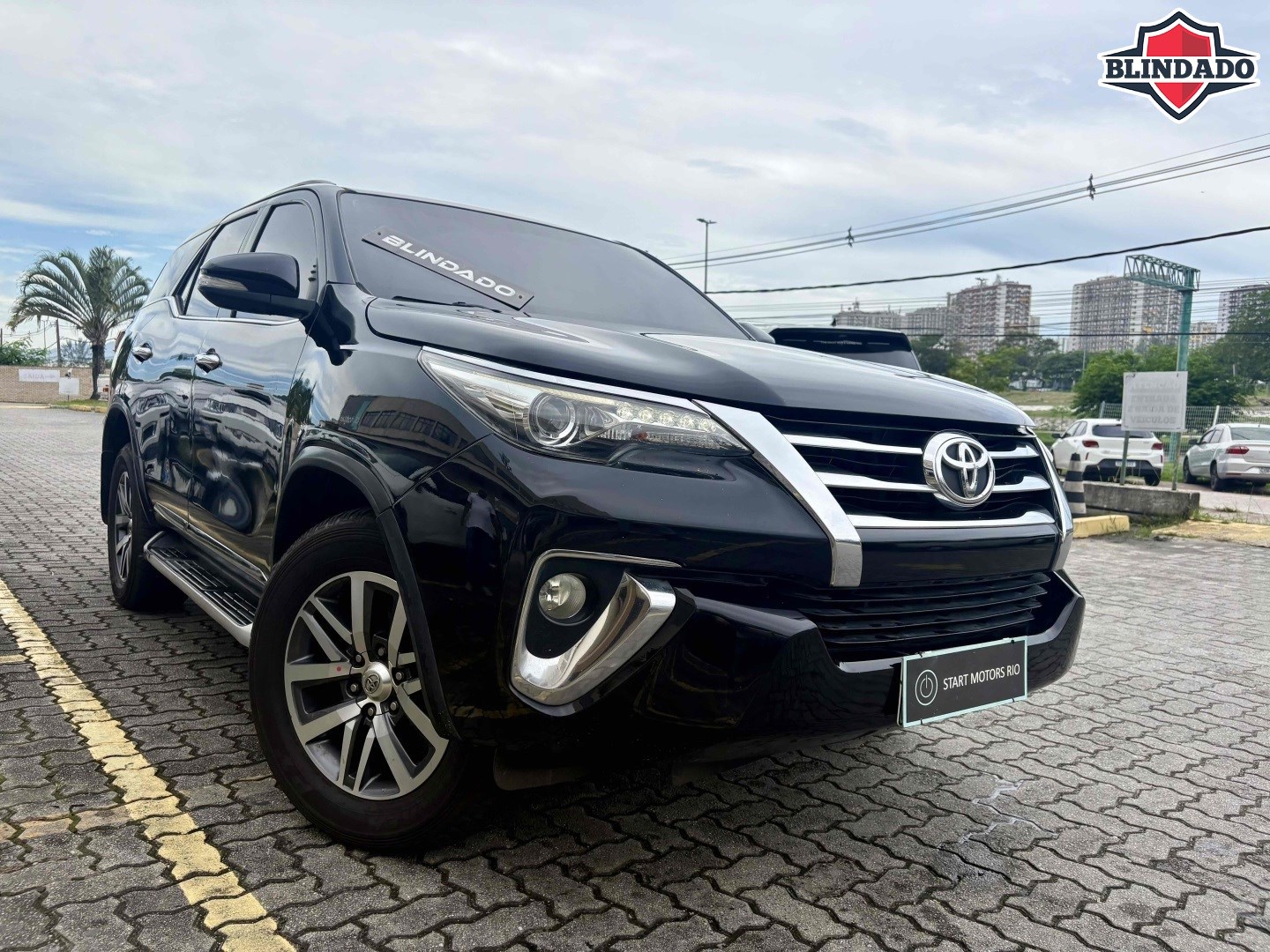 TOYOTA HILUX SW4