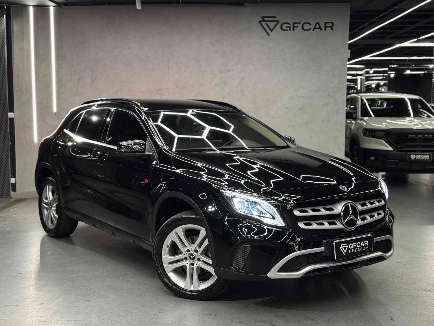 MERCEDES-BENZ GLA 200