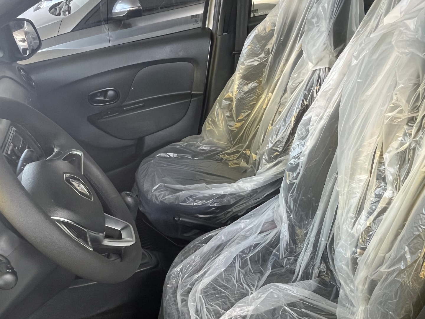 RENAULT LOGAN 1.0 12V SCE FLEX LIFE MANUAL 2021 - Miniatura 8