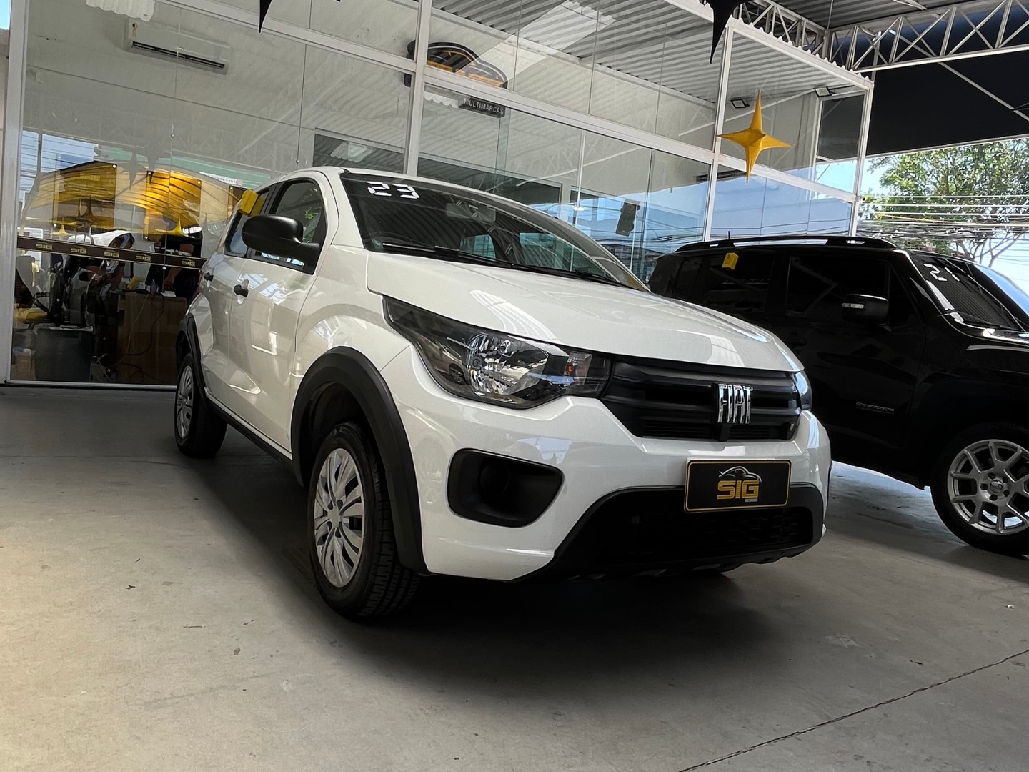 FIAT MOBI 1.0 EVO FLEX LIKE. MANUAL 2023 na cor Branco com 50.080 km - Imagem 1 - SIG Multimarcas