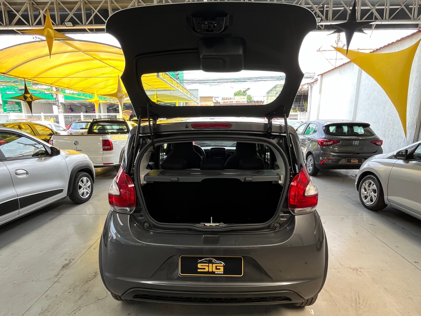 FIAT MOBI 1.0 EVO FLEX LIKE. MANUAL 2023 Cinza - Miniatura 6 - SIG Multimarcas