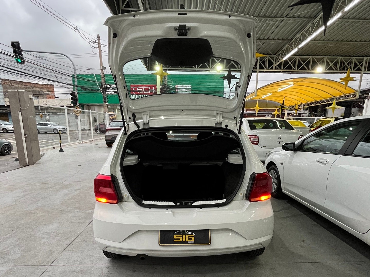 VOLKSWAGEN GOL 1.0 12V MPI TOTALFLEX 4P MANUAL 2023 - Miniatura 6