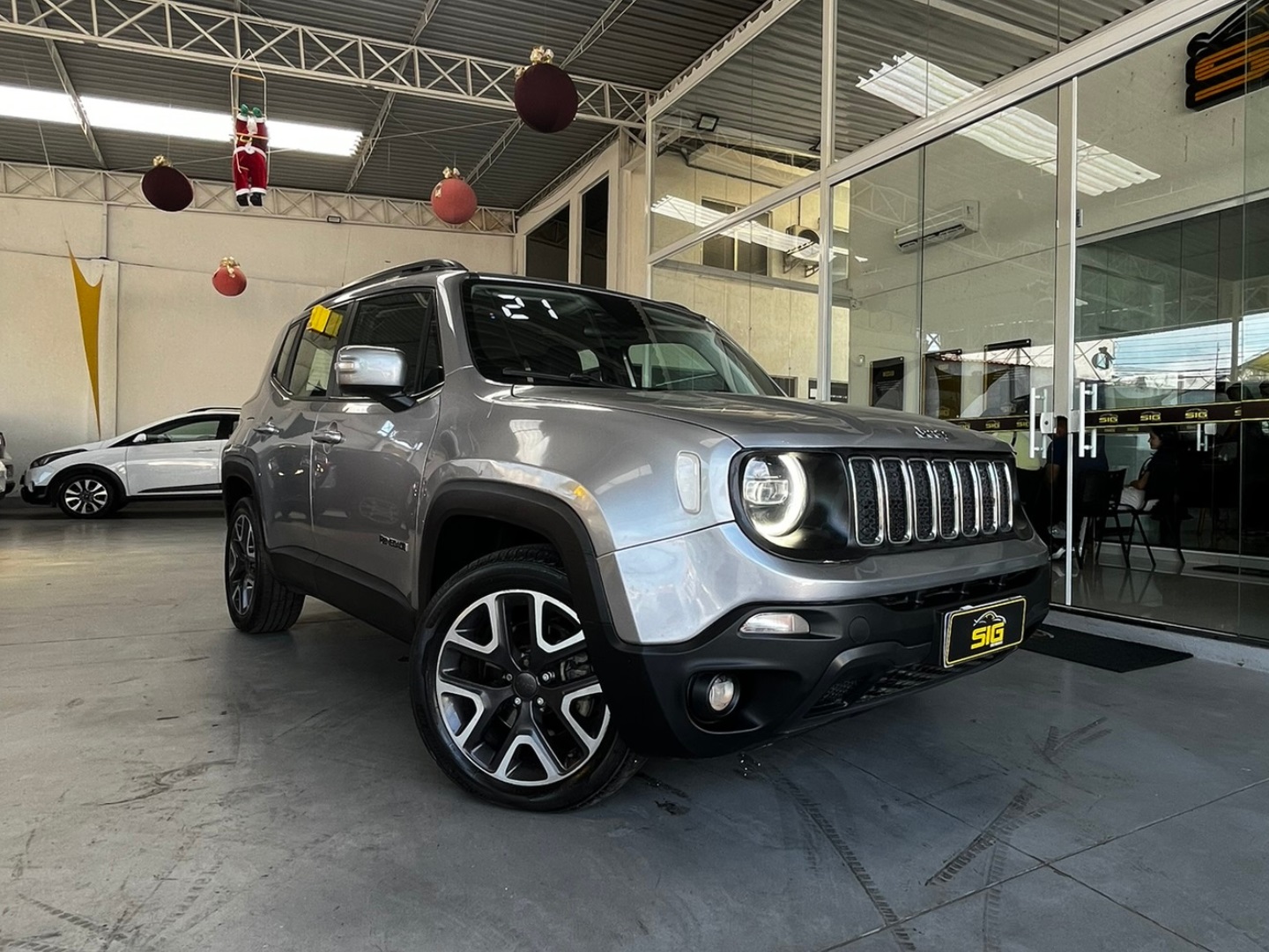 JEEP RENEGADE 1.8 16V FLEX LONGITUDE 4P AUTOMÁTICO 2021 na cor Prata com 48.362 km - Imagem 1 - SIG Multimarcas
