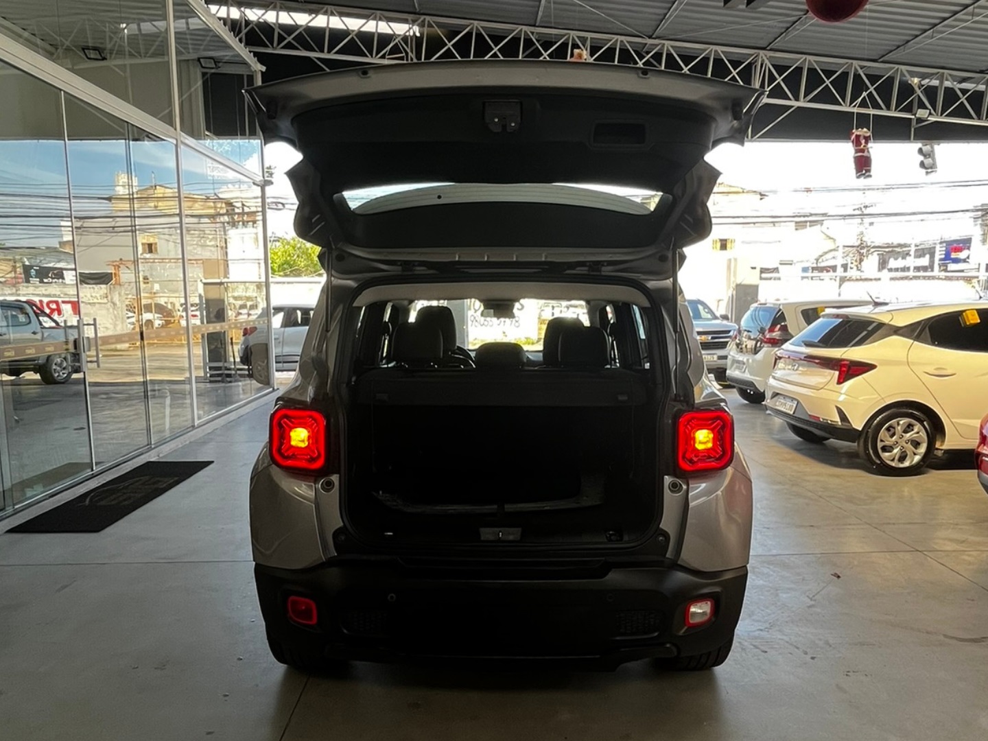 JEEP RENEGADE 1.8 16V FLEX LONGITUDE 4P AUTOMÁTICO 2021 Prata - Miniatura 6 - SIG Multimarcas