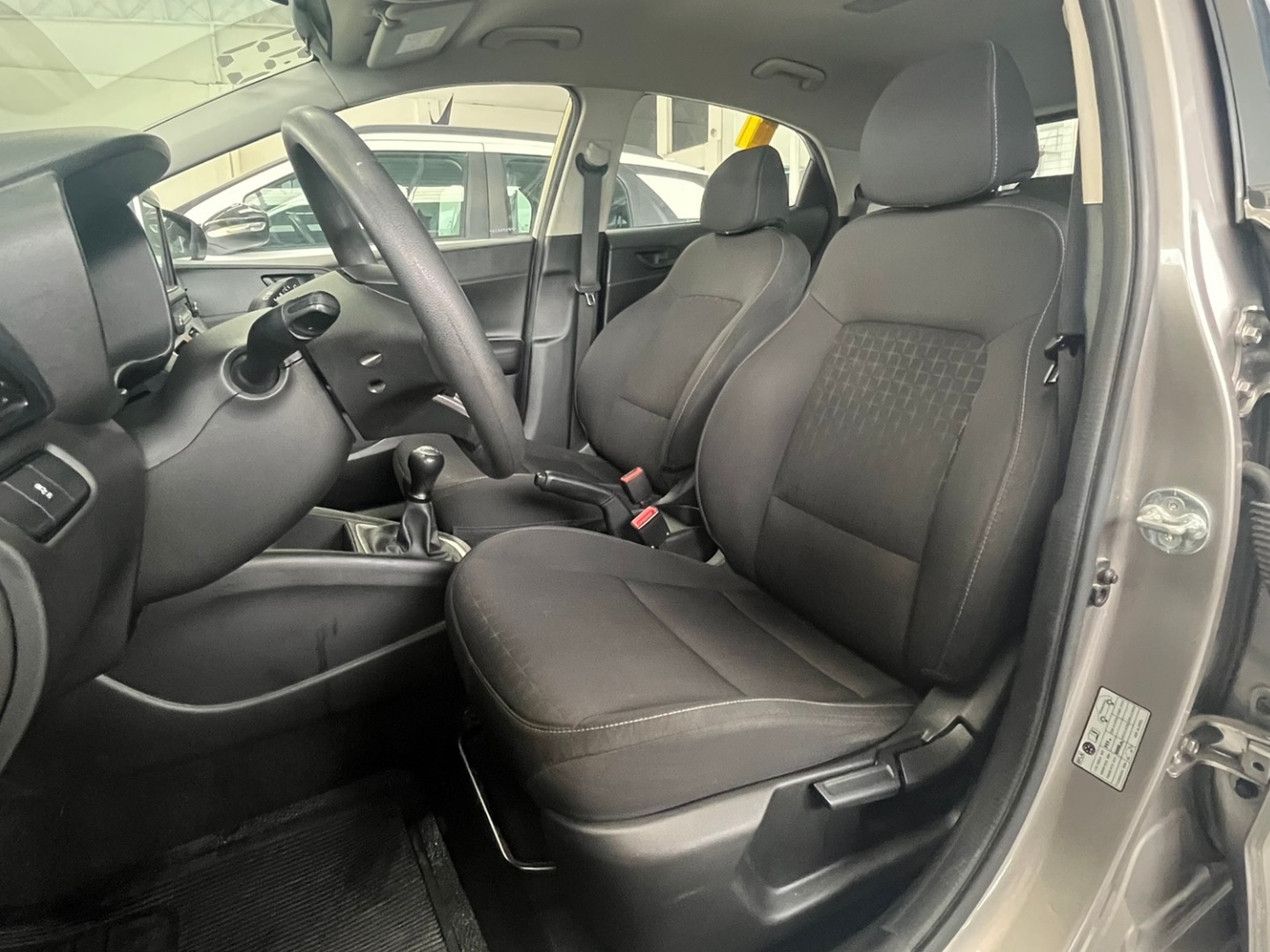 HYUNDAI HB20 1.0 12V FLEX COMFORT MANUAL 2023 Prata - Miniatura 8 - SIG Multimarcas