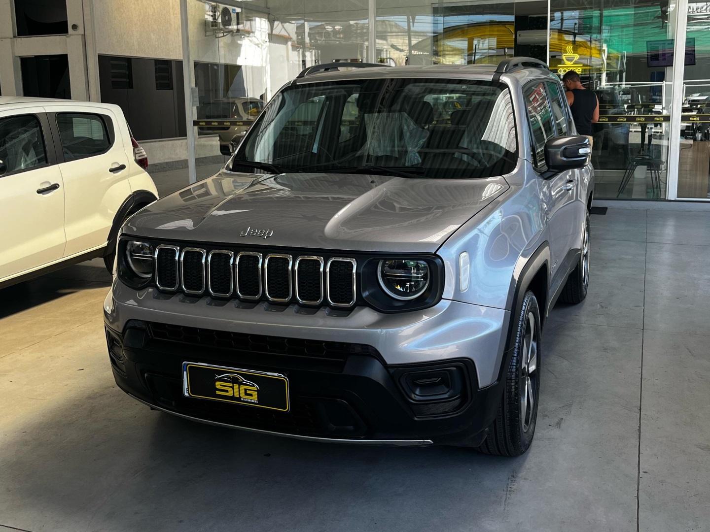 JEEP RENEGADE 1.3 T270 TURBO FLEX LONGITUDE AT6 2022 Prata - Miniatura 2 - SIG Multimarcas