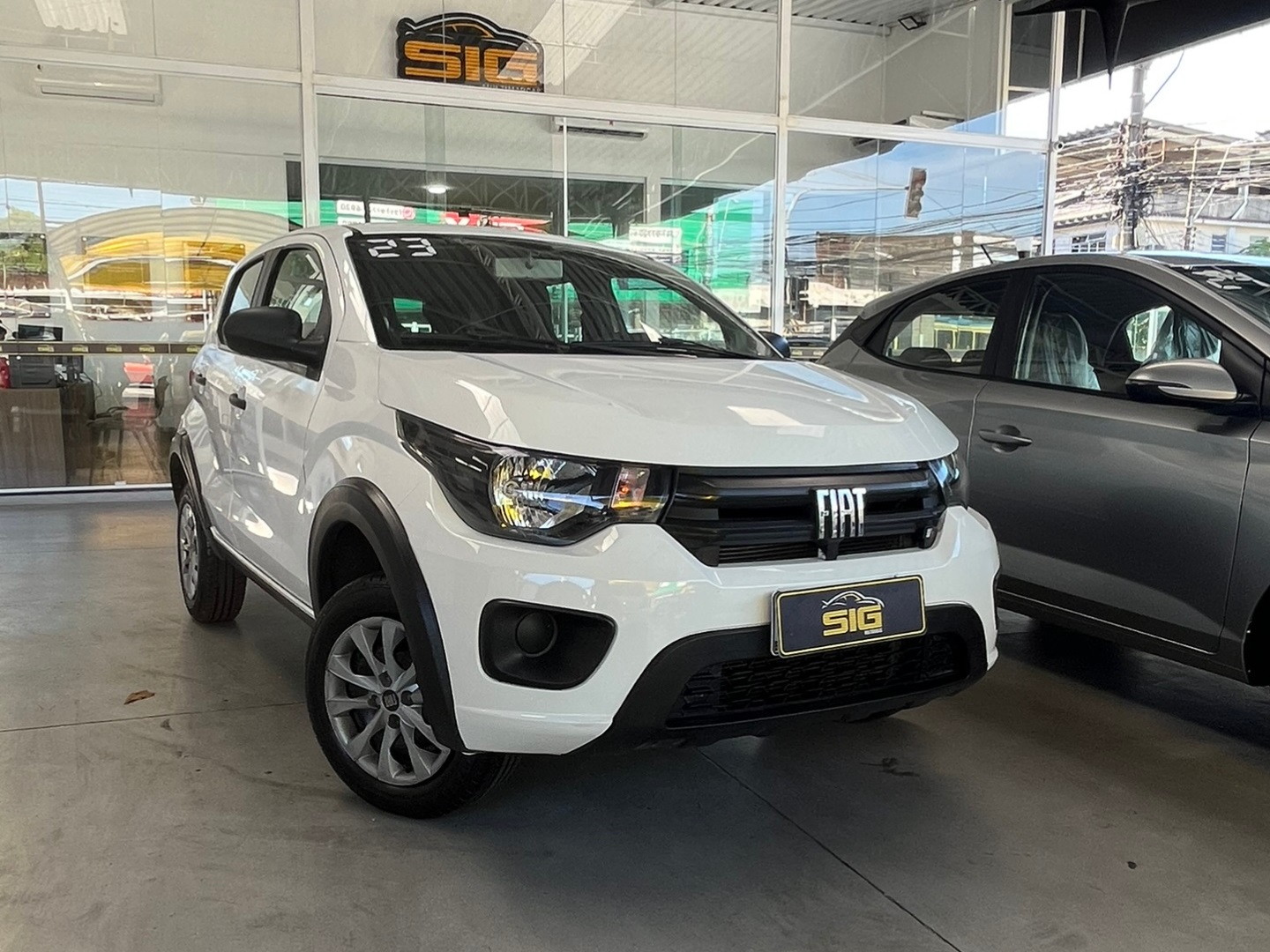 FIAT MOBI 1.0 EVO FLEX LIKE. MANUAL 2023 na cor Branco com 42.840 km - Imagem 1 - SIG Multimarcas