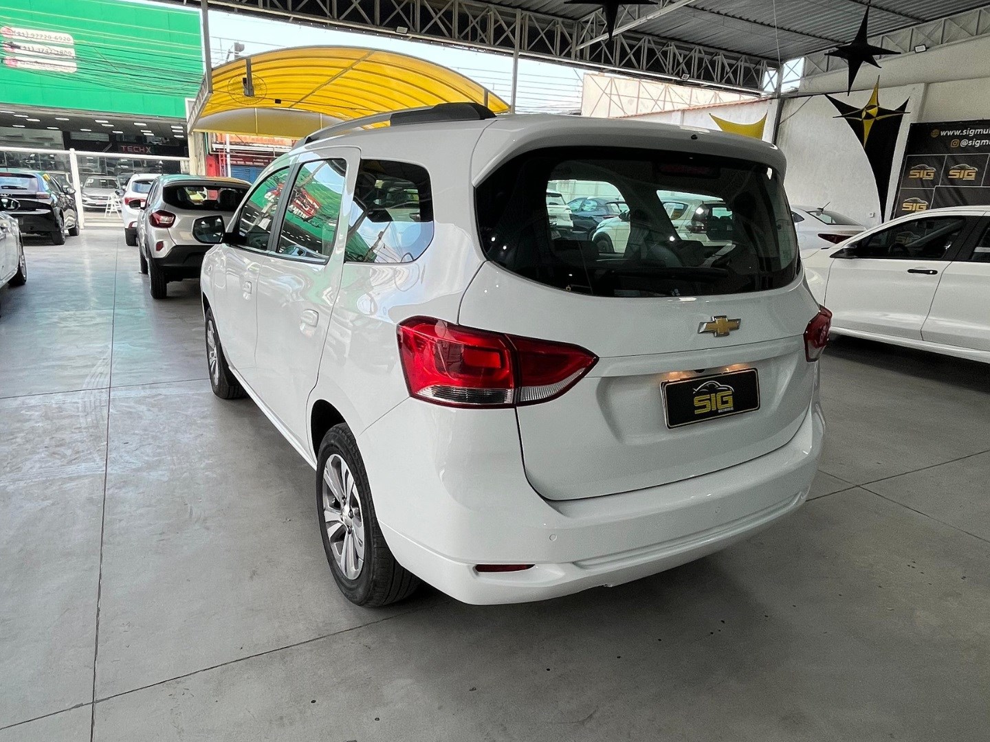 CHEVROLET SPIN PREMIER 7L 1.8 8V ECONOFLEX 4P C/AR - AUTOMÁTICO 2023 - Miniatura 4