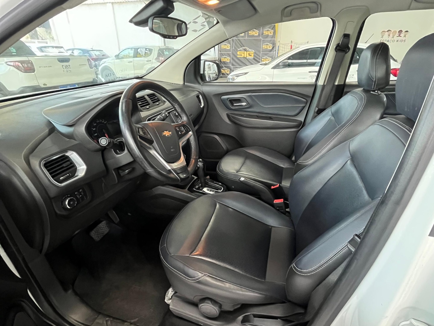 CHEVROLET SPIN PREMIER 7L 1.8 8V ECONOFLEX 4P C/AR - AUTOMÁTICO 2023 - Miniatura 8