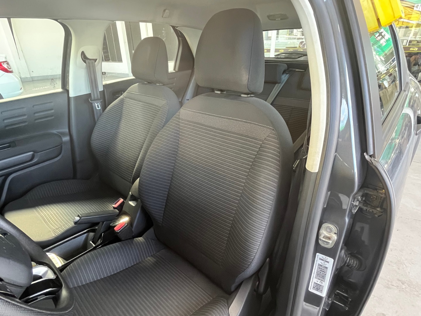 CITROEN C4 CACTUS 1.6 VTI 120 FLEX FEEL EAT6 2022 - Miniatura 6