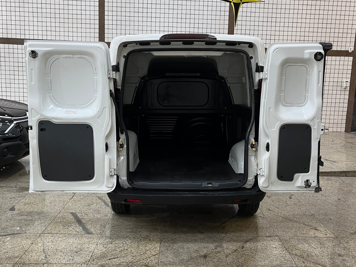 FIAT FIORINO 1.4 MPI FURGÃO ENDURANCE 8V FLEX 2P MANUAL 2023 Branco - Miniatura 6 - SIG Multimarcas