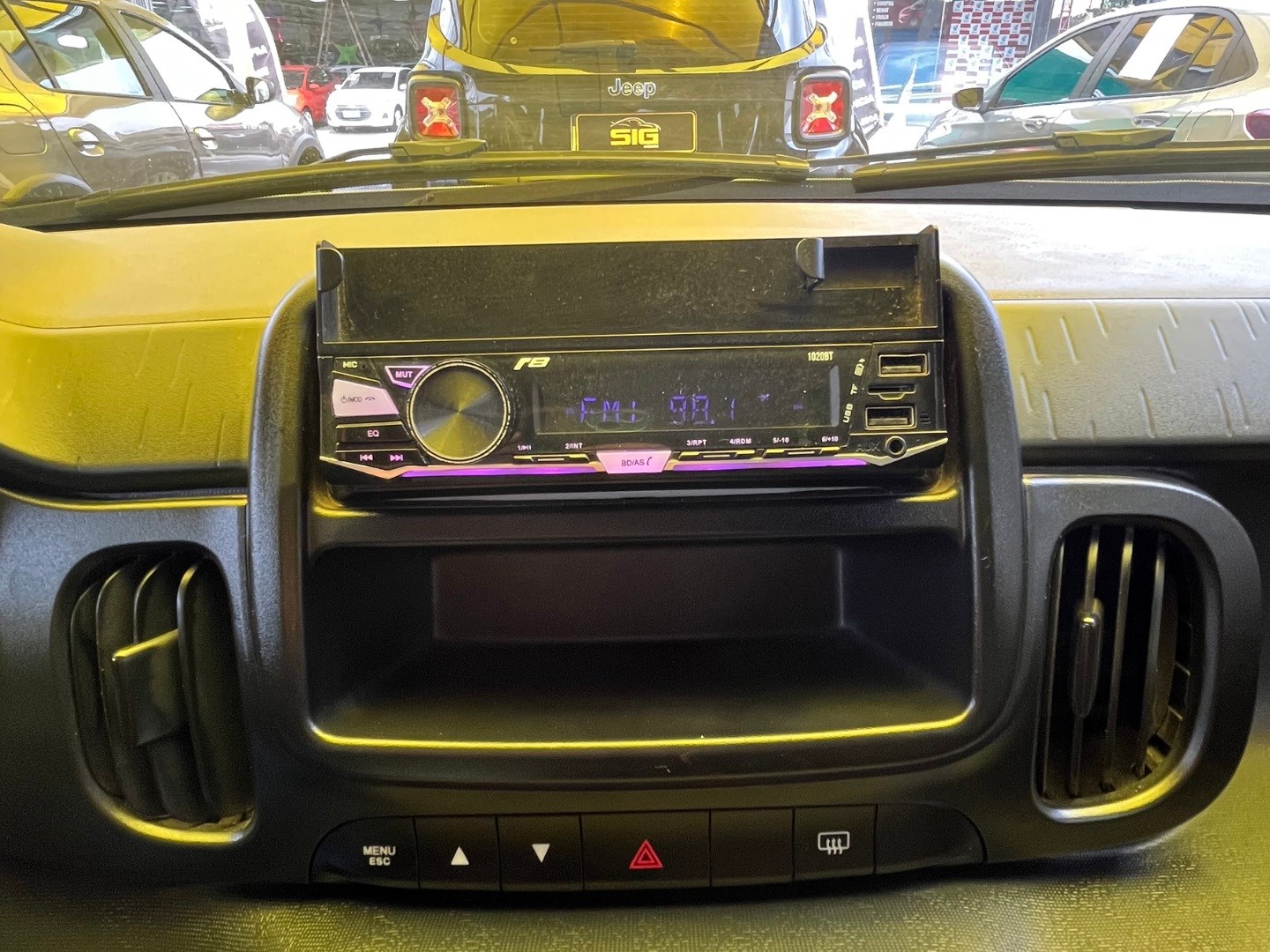 FIAT MOBI 1.0 EVO FLEX LIKE. MANUAL 2023 Branco - Miniatura 8 - SIG Multimarcas