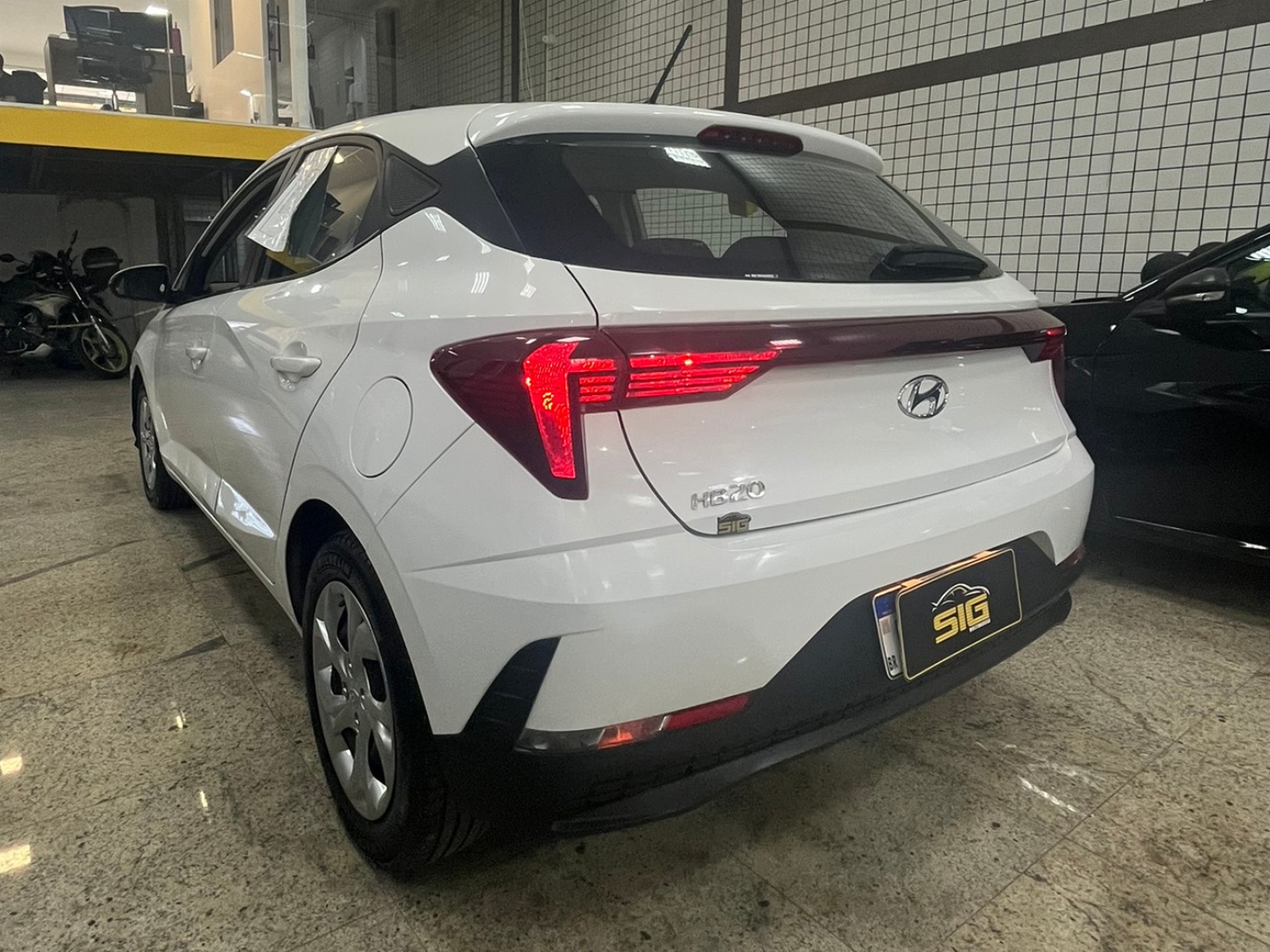 HYUNDAI HB20 1.0 12V FLEX COMFORT MANUAL 2023 Branco - Miniatura 5 - SIG Multimarcas