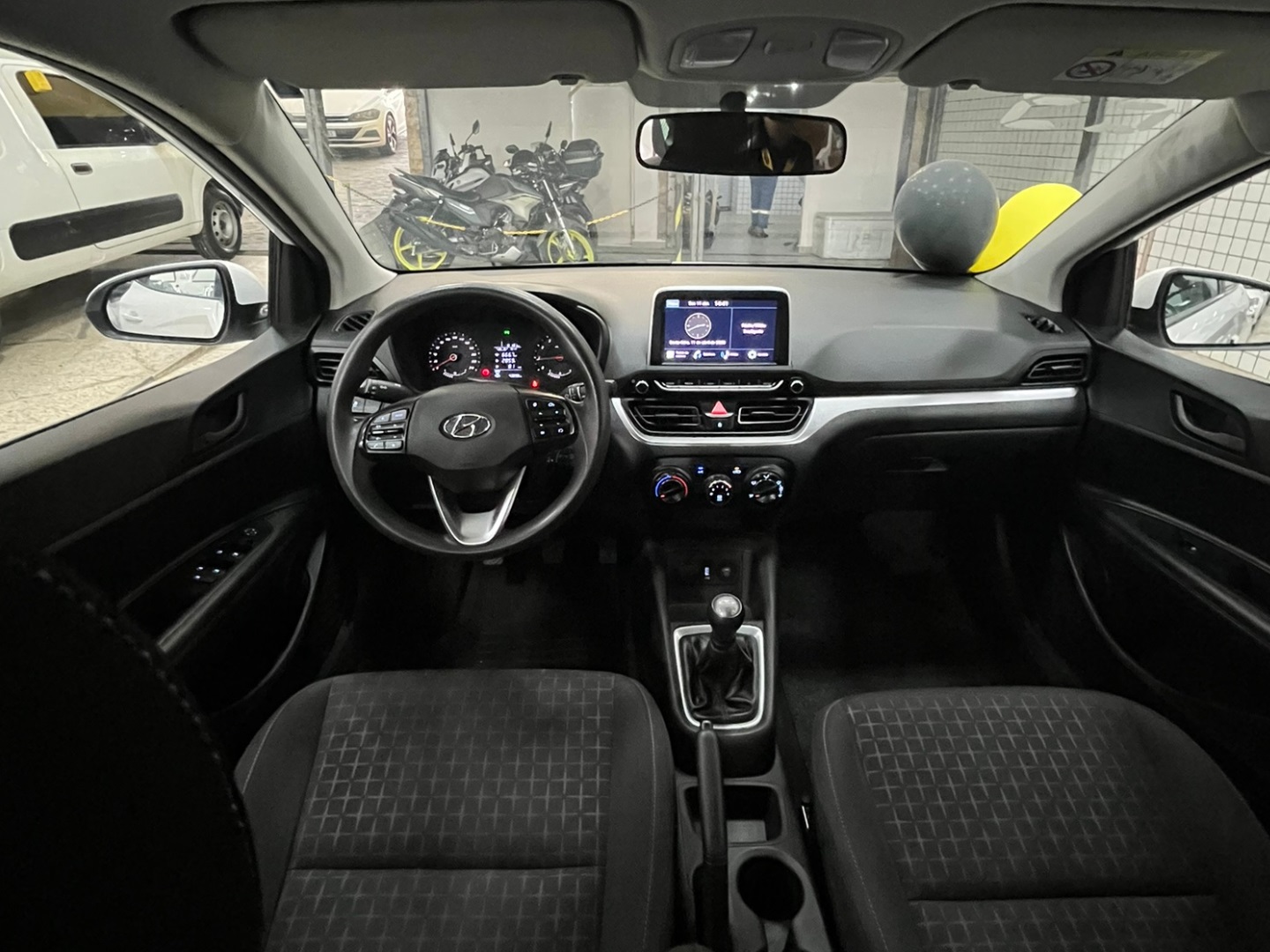 HYUNDAI HB20 1.0 12V FLEX COMFORT MANUAL 2023 Branco - Miniatura 7 - SIG Multimarcas