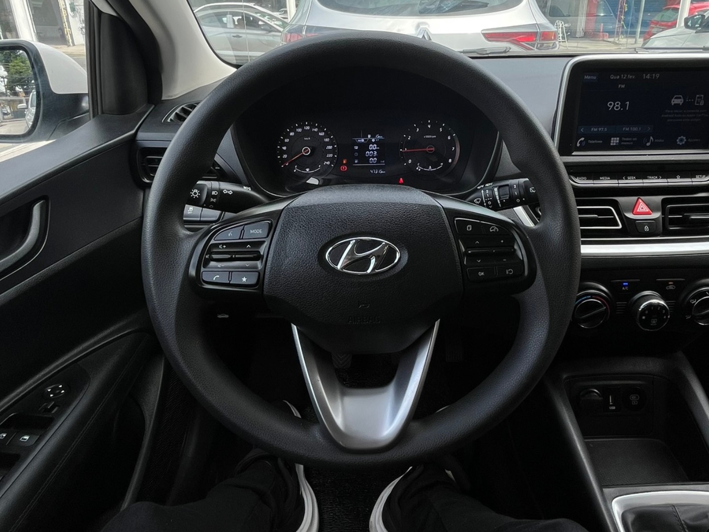HYUNDAI HB20 1.0 12V FLEX COMFORT MANUAL 2023 Branco - Miniatura 8 - SIG Multimarcas