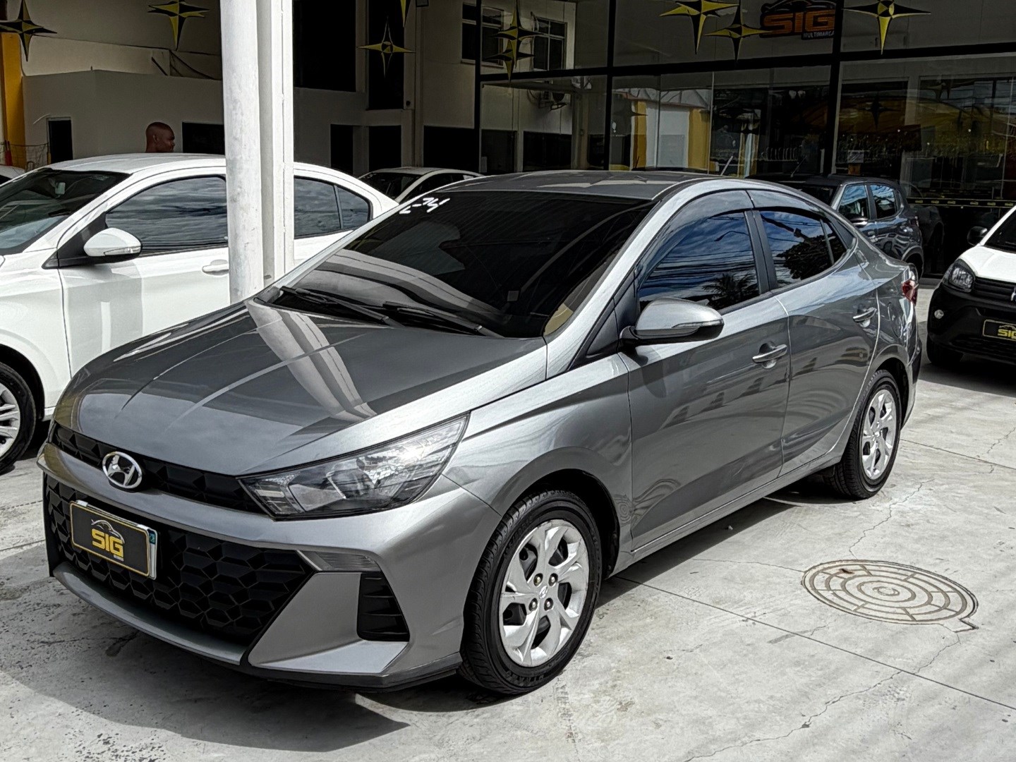 HYUNDAI HB20S 1.0 12V FLEX COMFORT MANUAL 2024 Prata seminovo à venda em Duque de Caxias - Miniatura Traseira - SIG Multimarcas