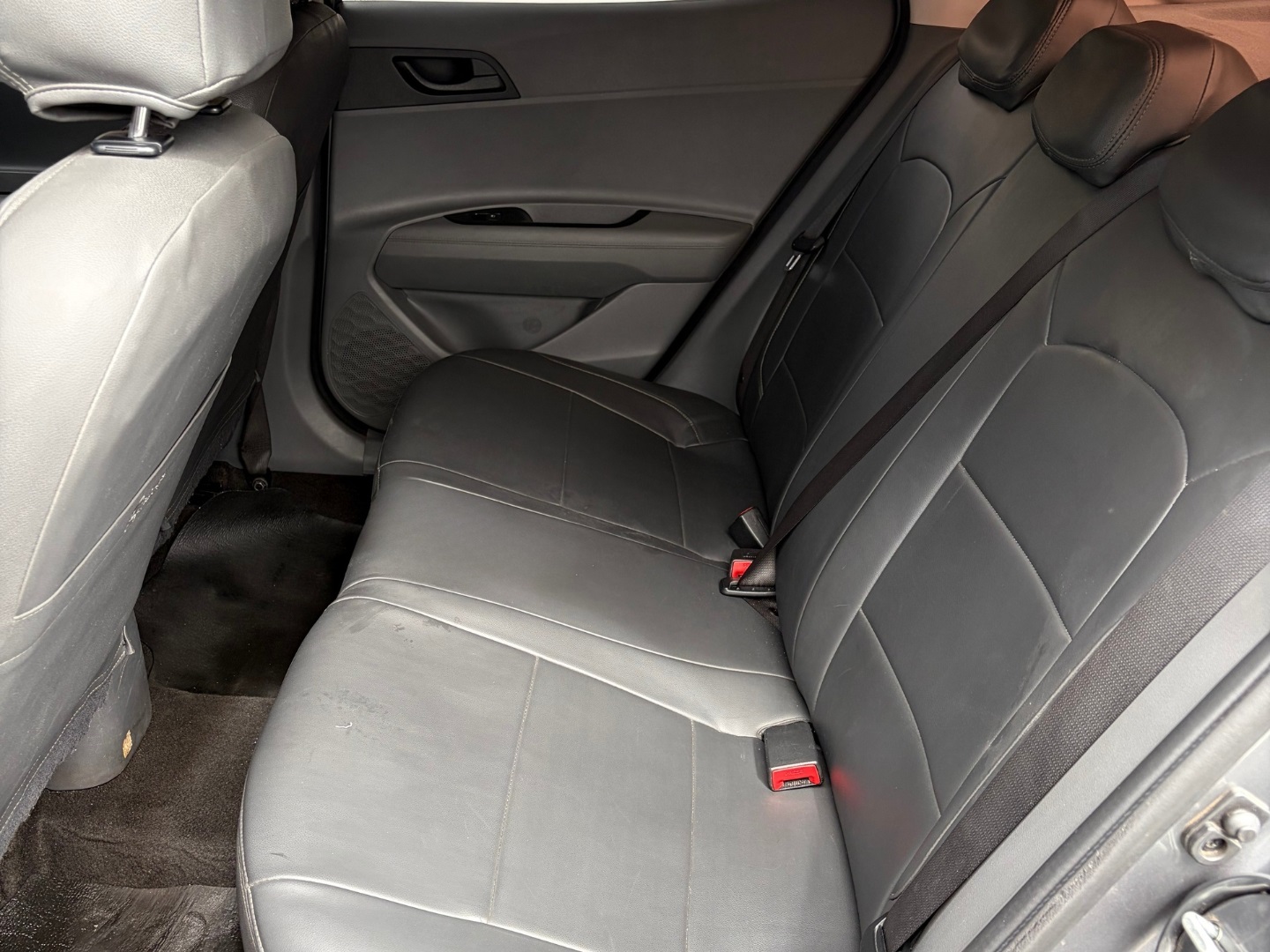 HYUNDAI HB20S 1.0 12V FLEX COMFORT MANUAL 2024 Prata seminovo à venda em Duque de Caxias - Miniatura Vista 8 - SIG Multimarcas