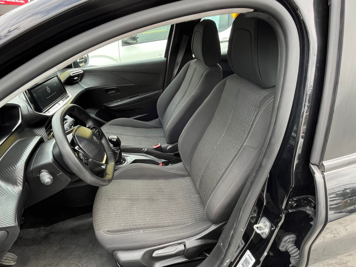 PEUGEOT 208 1.0 FIREFLY FLEX LIKE MANUAL 2023 - Miniatura 6