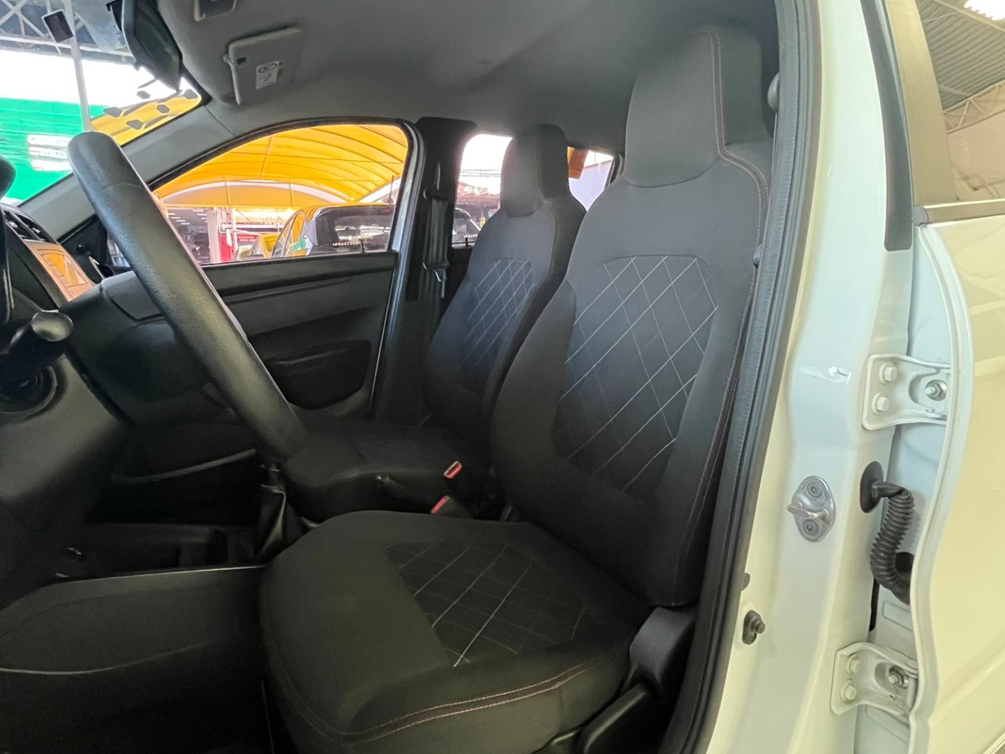 RENAULT KWID 1.0 12V SCE FLEX ZEN MANUAL 2022 - Miniatura 8