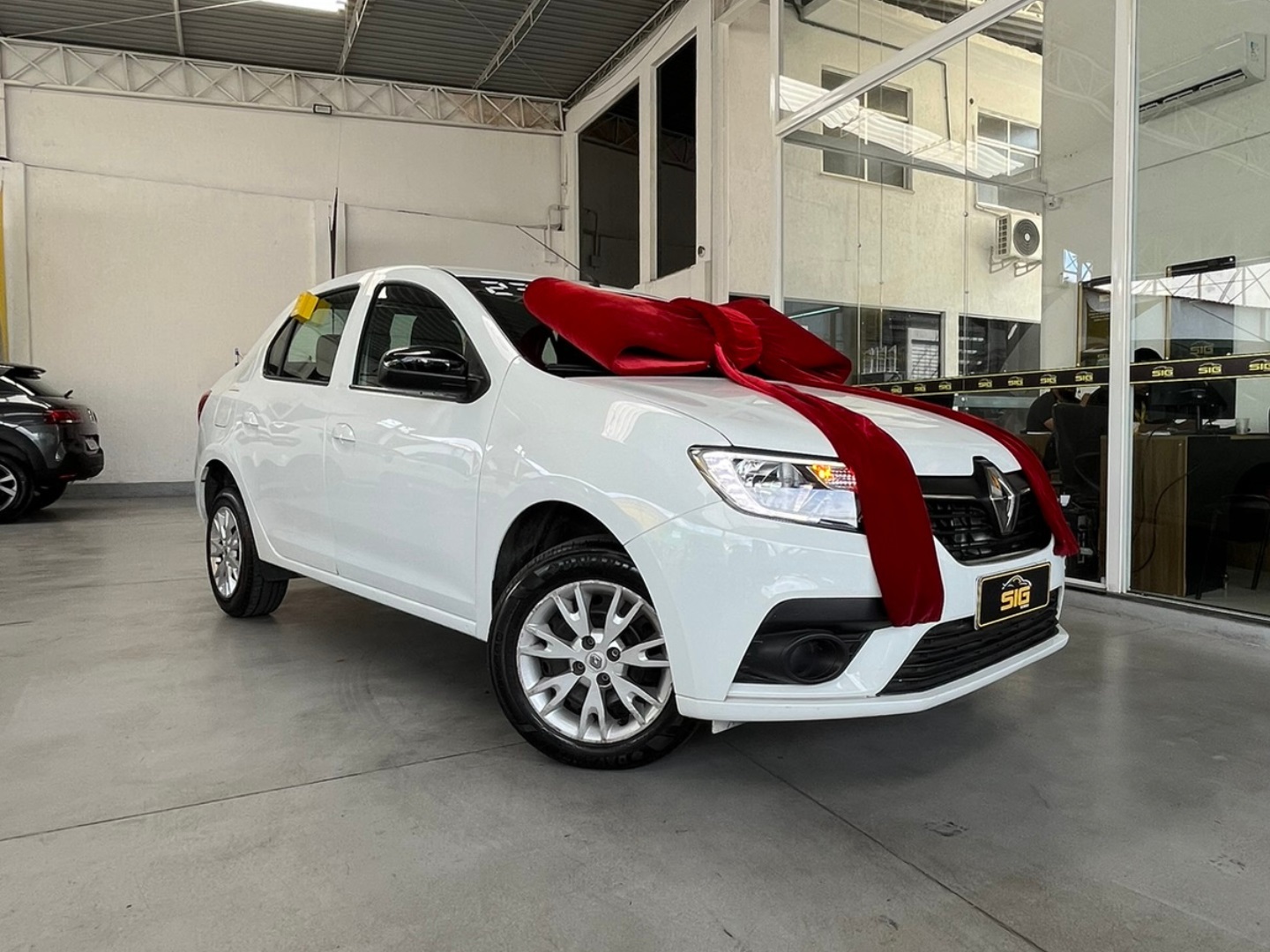 RENAULT LOGAN 1.0 12V SCE FLEX ZEN MANUAL 2023 - Imagem 1 - SIG Multimarcas