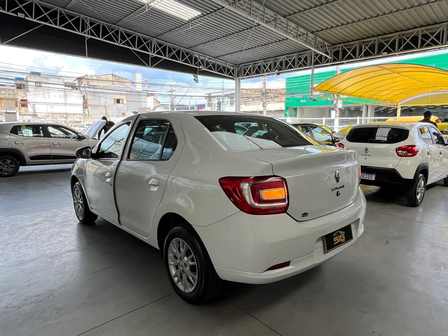 RENAULT LOGAN 1.0 12V SCE FLEX ZEN MANUAL 2023 - Miniatura 5